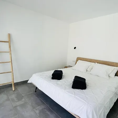 Casa Carica With Heated Pool In شقة