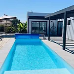 דירה Casa Carica With Heated Pool In לאחארס