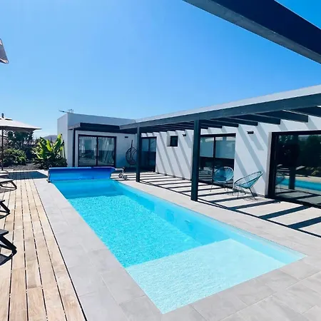 Casa Carica With Heated Pool In Lajares