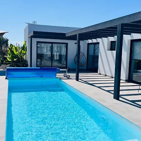 Casa Carica With Heated Pool In Lajares