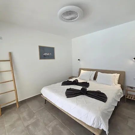 Casa Carica With Heated Pool In Διαμέρισμα