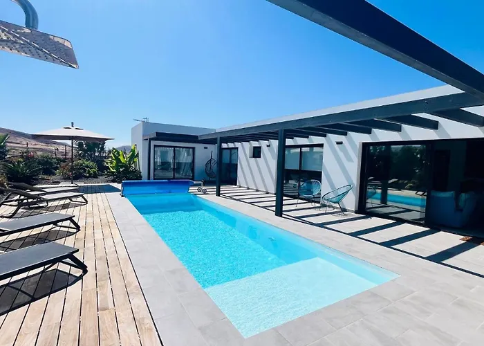 Casa Carica With Heated Pool In Lajares