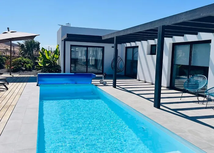 Casa Carica With Heated Pool In Lajares